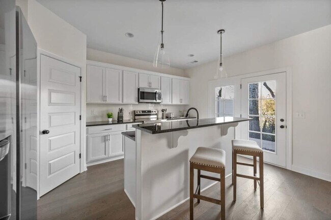 Foto del edificio - 3319 Old Hickory Blvd