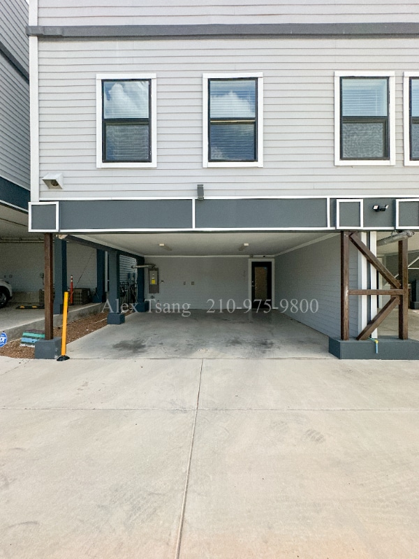 Building Photo - 225 S Pine St