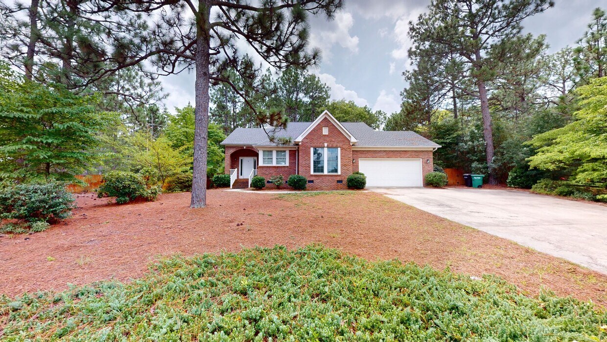 Primary Photo - Beautifully updated home in Pinehurst!