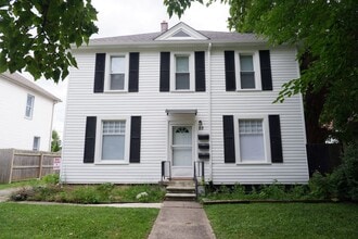 Building Photo - 25 Parkview St