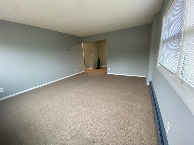 Living Room - 5215 Main St E
