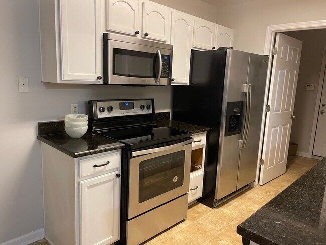 Foto del edificio - 245 Shady Oak Cir
