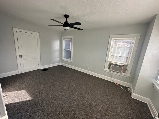 Foto del edificio - 7008 Plainfield Rd