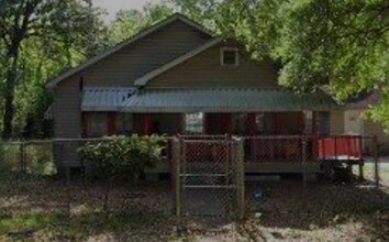 Building Photo - 4247 Maple Dr