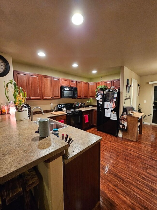 Building Photo - 3 Bedroom 2.5 bath condo located in Four Corners