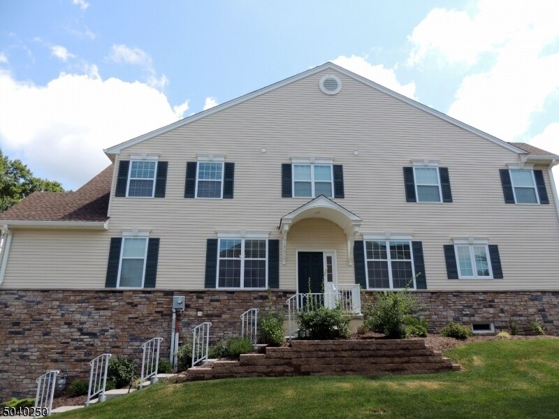 23 Canterbury Ct, Mount Olive, NJ 07828 Townhome Rentals in Mount