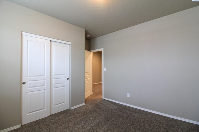 Building Photo - West Pasco 3 bed/2 bath Home