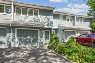 Building Photo - 121 Marion Dr