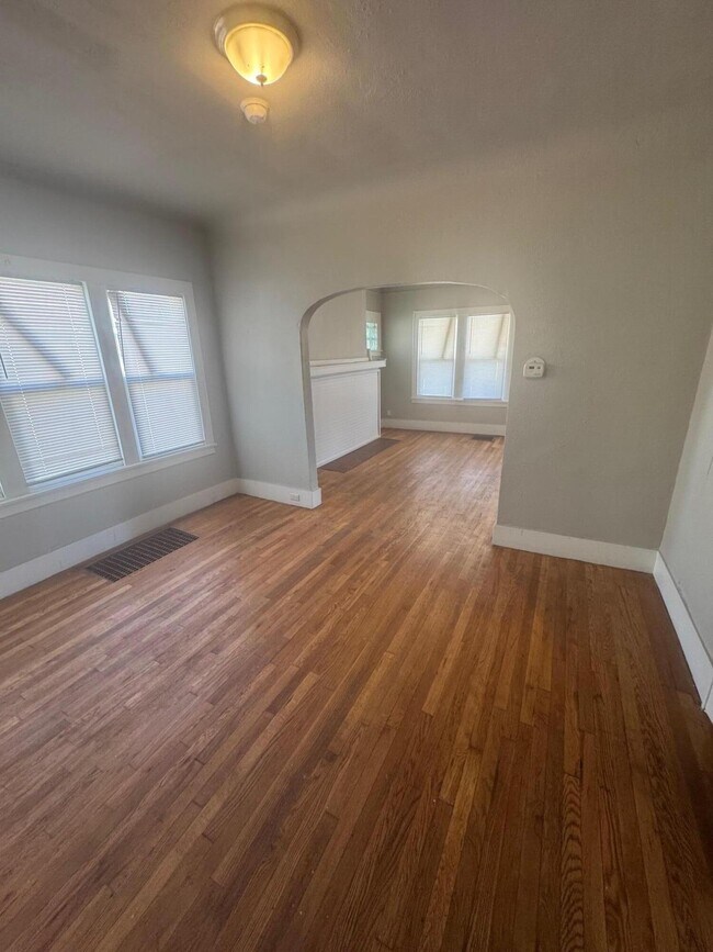 Foto del edificio - 2420 Monterey Ave