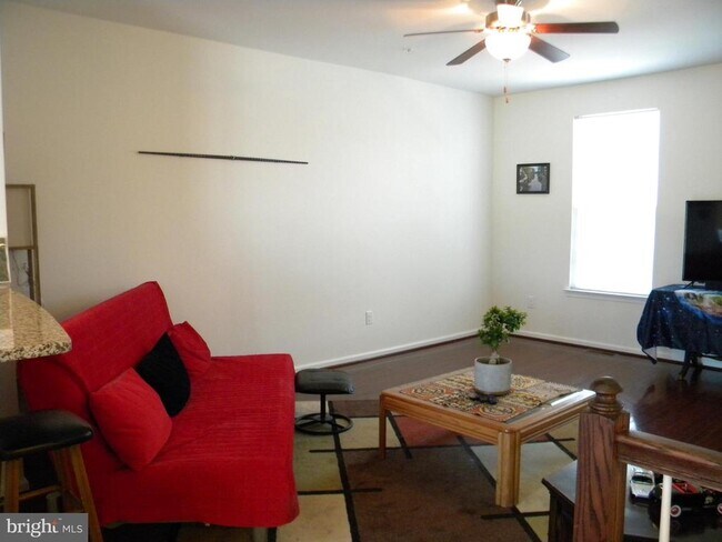 Foto del edificio - 652 E Chestnut St