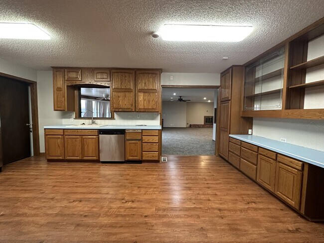Building Photo - 714 S Fabrique Dr