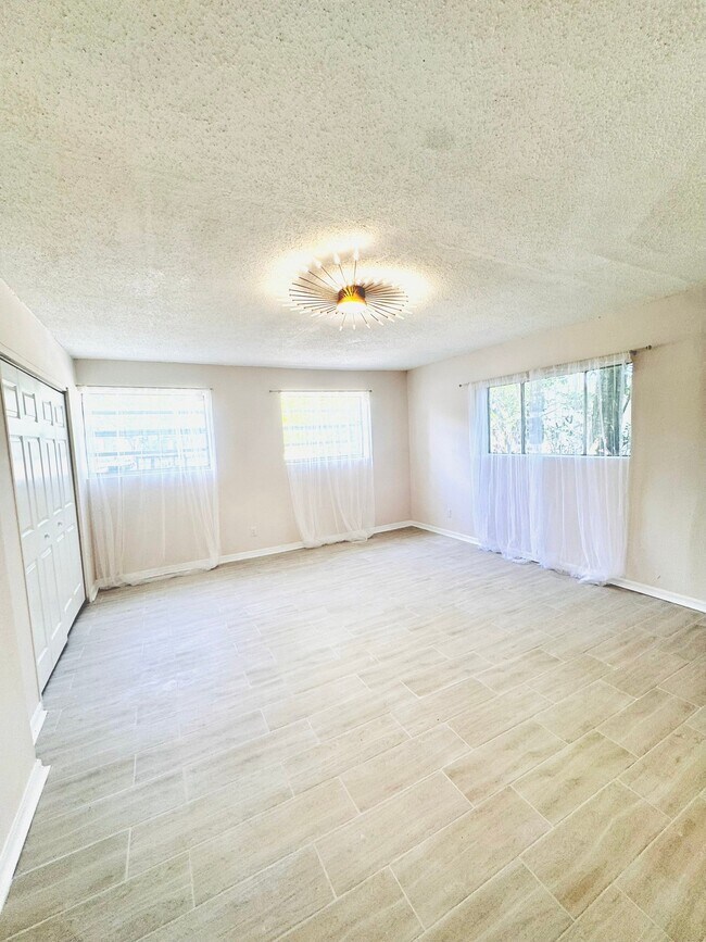 Building Photo - 6650 Pinnochio Dr