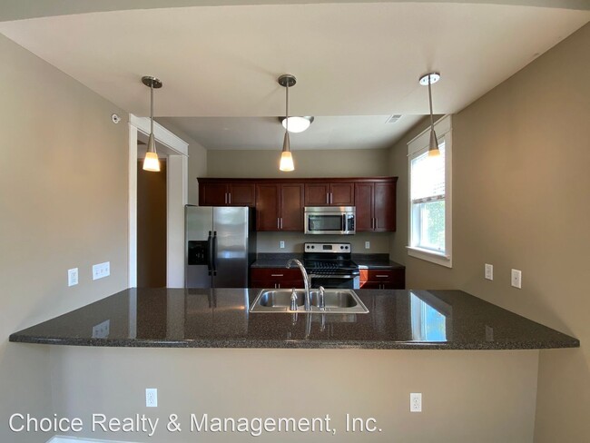 Building Photo - 2 br, 2 bath Apartment - 421 E. Hillside D...