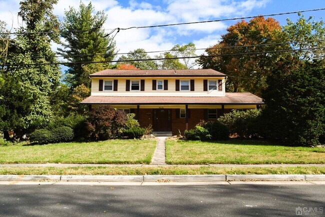 Foto del edificio - 36 Putnam Rd
