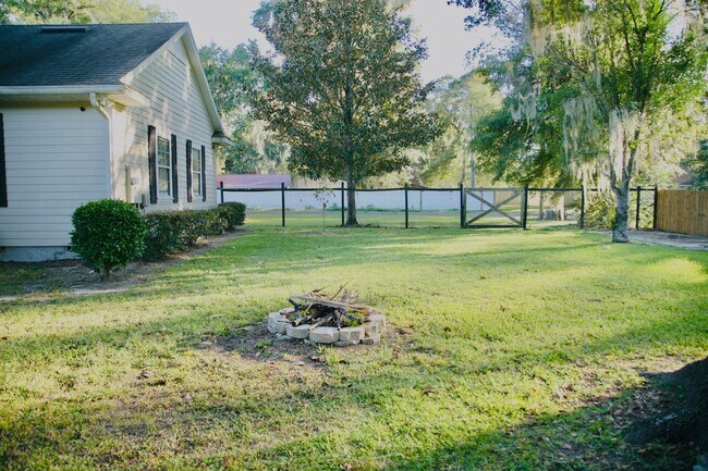 Building Photo - 2204 NW 29th Ave