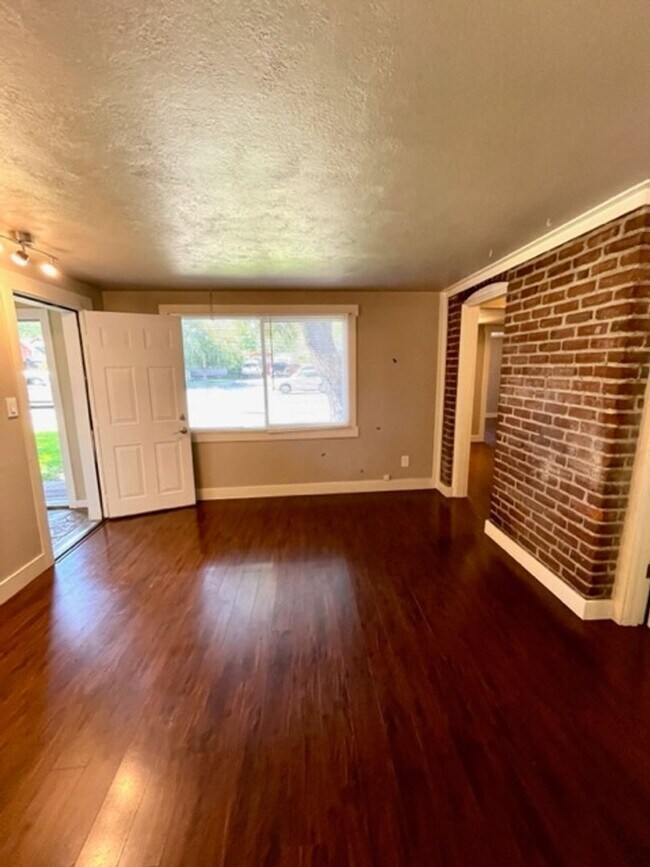 Foto del edificio - 410 NW Newport Ave