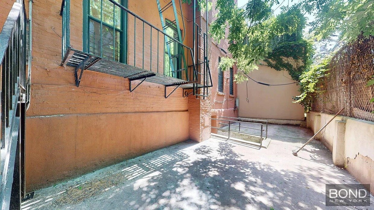 Primary Photo - 312 E 91st St