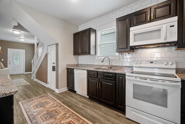 Photo - 846 W 41st St House