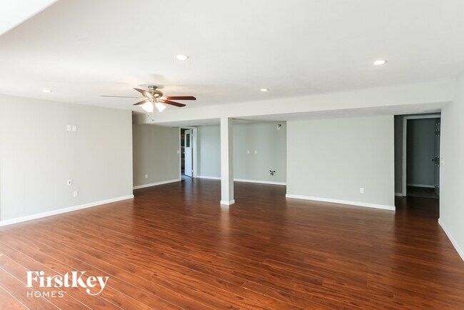 Foto del edificio - 112 Creek Hollow Way