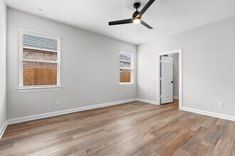 Building Photo - 1111 Campside Dr