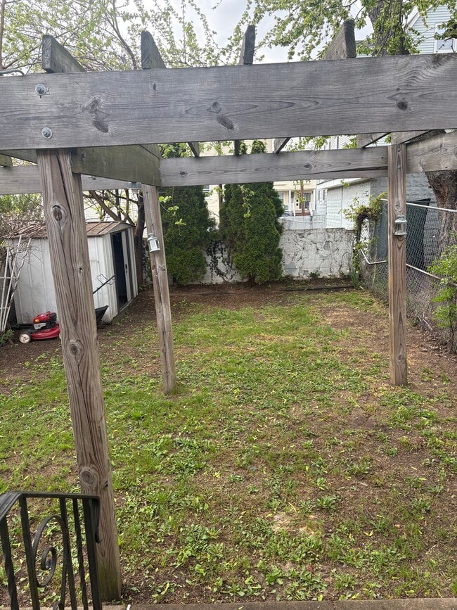 Foto del edificio - 253 Devon St