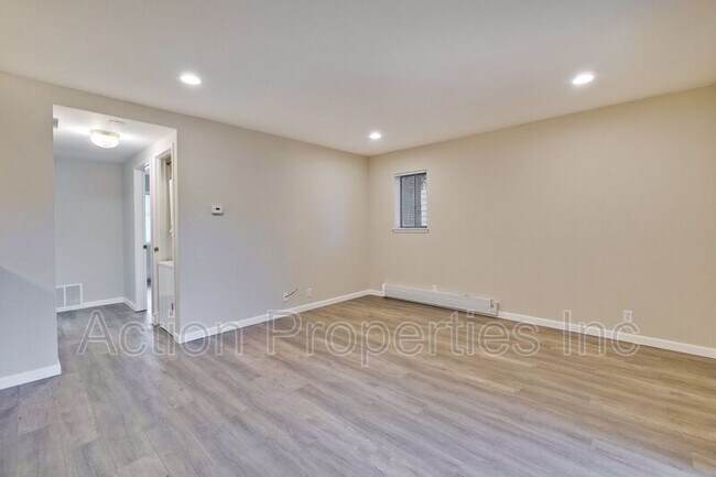 Building Photo - 297 Stonegate Cir