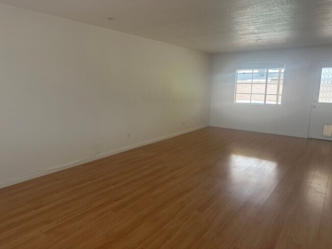 Building Photo - Scottsdale home ready for move in!!