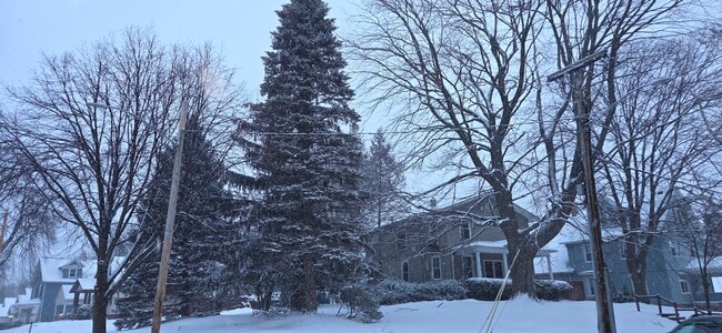 Foto del edificio - 484 Merchants Rd