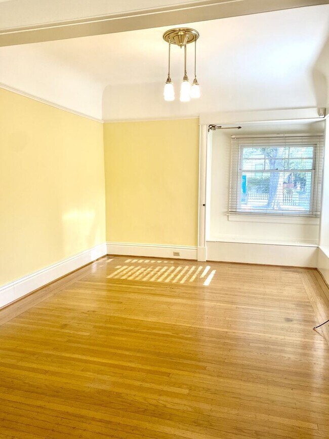 Building Photo - 4 br, 2 bath House - 2530 O Street