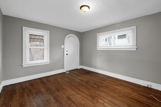 Building Photo - 2528 Lehigh Ln