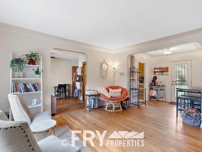 Building Photo - Cozy Ranch in Prime Location With A Large ...