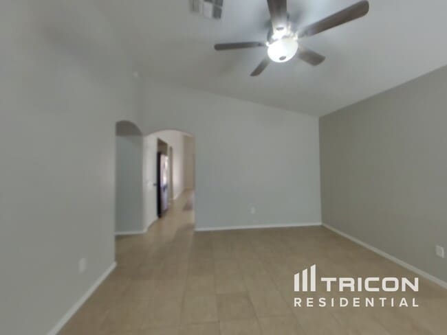 Building Photo - 31361 N Blackfoot Dr