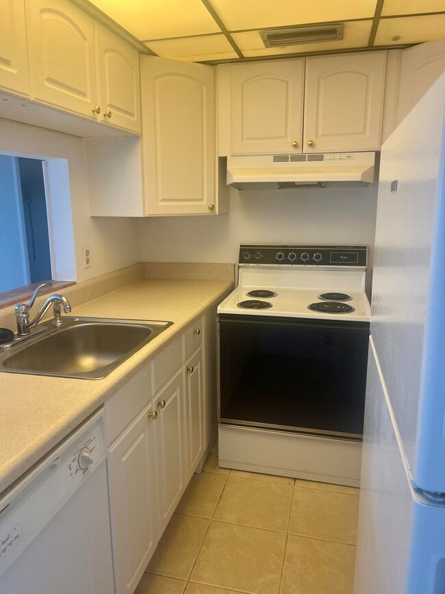 Building Photo - 7178 Golf Colony Ct