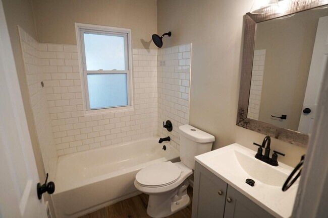 Foto del edificio - Fully Renovated 3-Bedroom Home – Move-In R...
