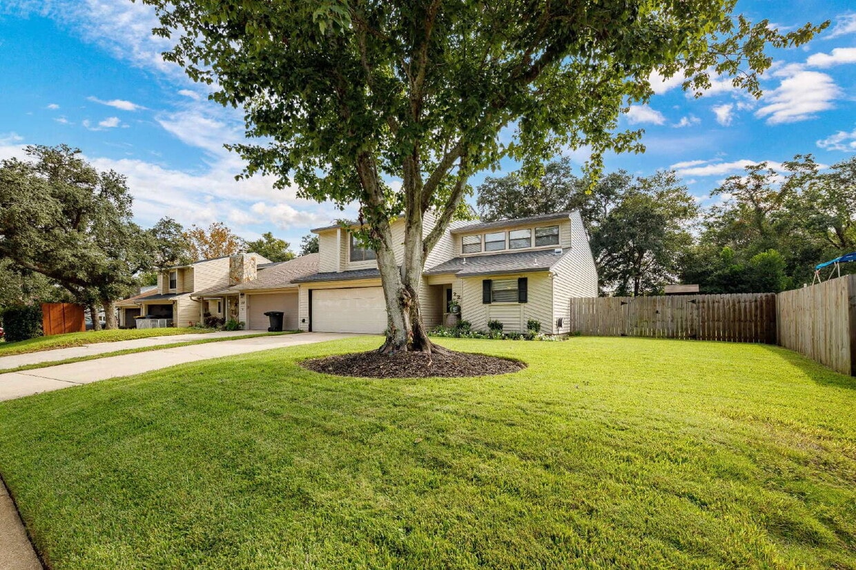 Primary Photo - "Charming and Updated 3-Bed home in Fort W...