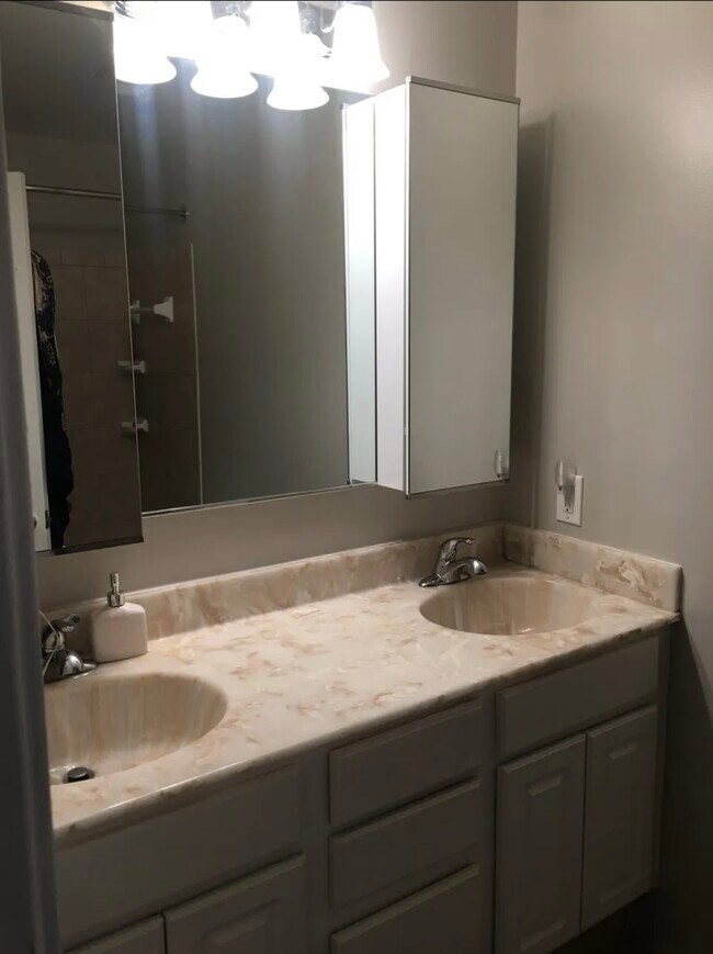 Building Photo - 914 Stubblefield Ln