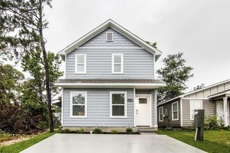 Building Photo - 16980 W Ivanhoe St