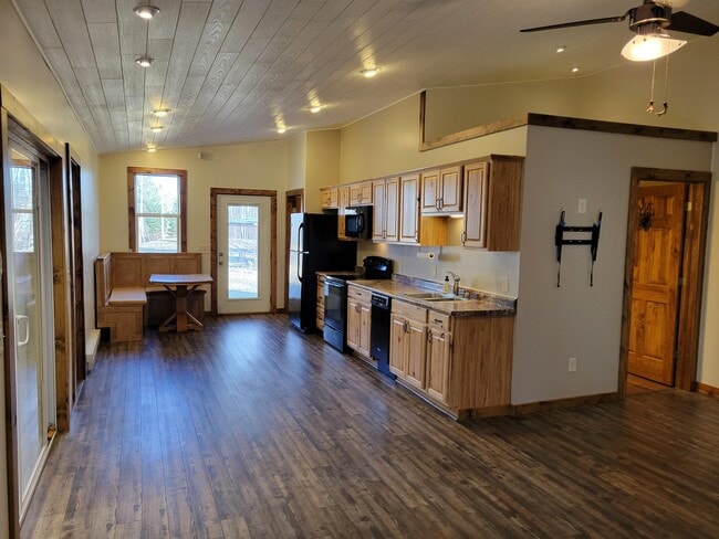 Building Photo - 47850 Scenic Hwy