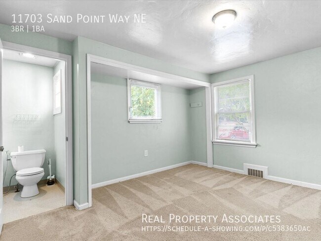 Foto del edificio - 11703 Sand Point Way NE