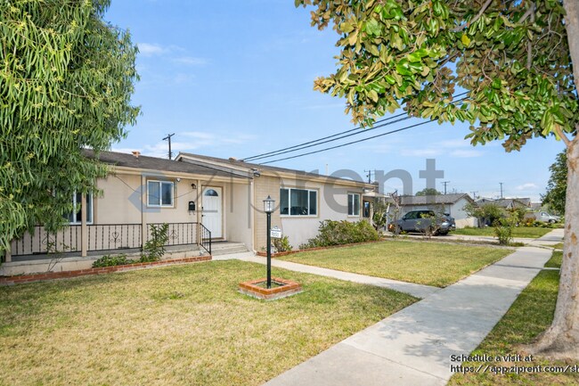 Foto del edificio - 3151 W Vallejo Dr