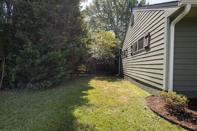 Building Photo - CUTE House in North Brainerd