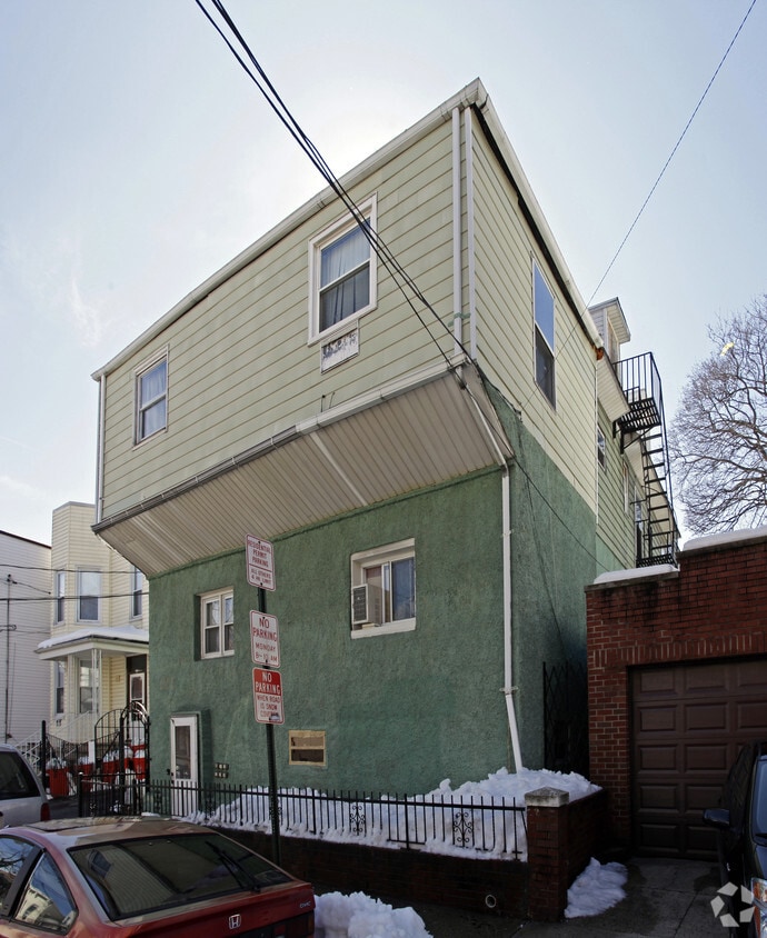 Building Photo - 119-121 38th St