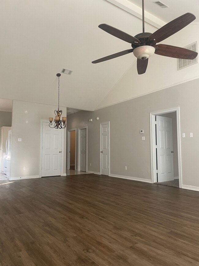 Foto del edificio - 2432 Melody Ln