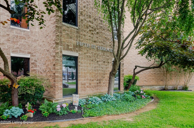 Building Photo - 900 S 5th St