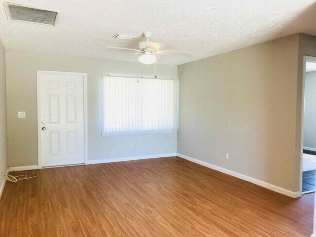 Foto del edificio - 311 Lakeview Dr