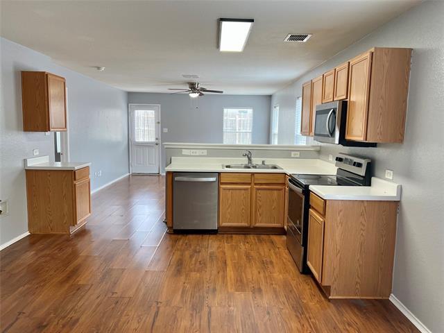 Foto del edificio - 6637 Meadow Way Ln