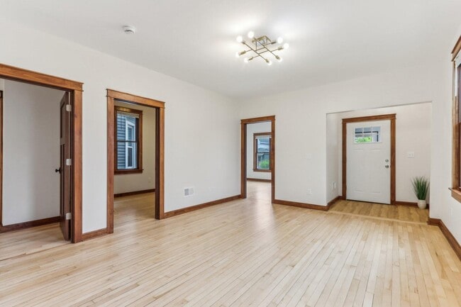 Livingroom - 351 E Deer Pl