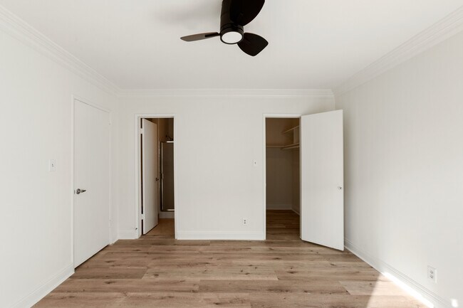 Foto del edificio - 7540 Hampton Ave