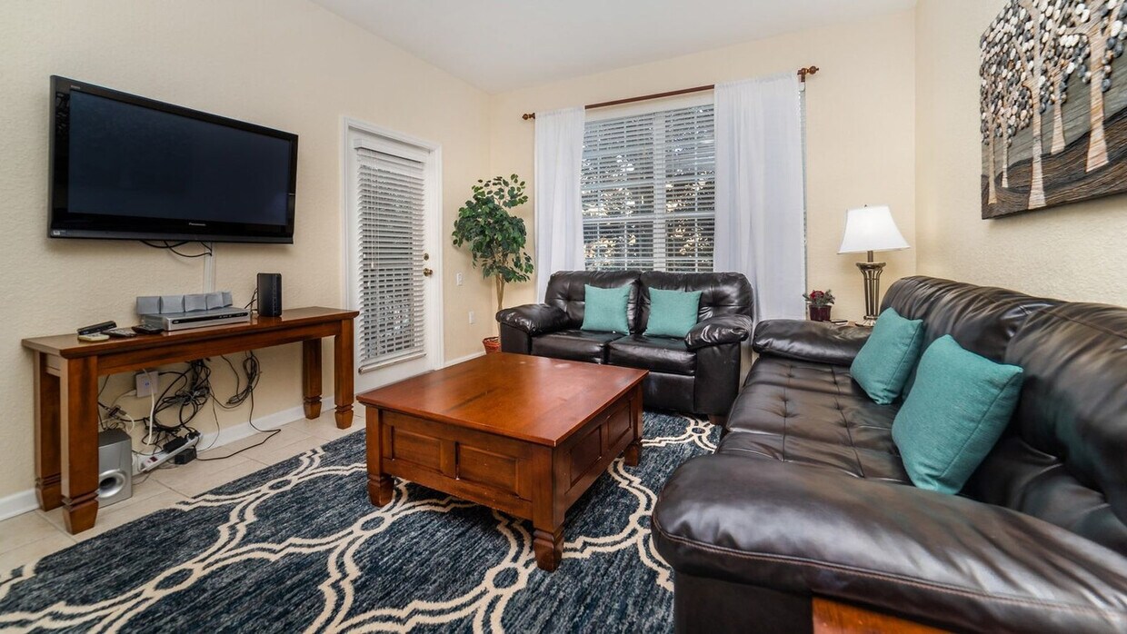 Foto principal - 7650 Comrow St