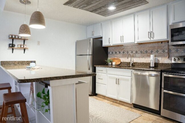 Foto del edificio - 1 br, 1 bath Condo - 533 7th Pl 533 Unit 533